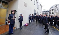 Presidente francés inaugura placa en homenaje a víctimas de “Charlie Hebdo”