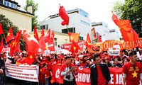 Vietnamitas en República Checa protestan militarización china en el Mar Oriental