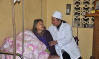 Nguyen Thi Xuan, una entusiasta enfermera que atiende a pacientes con lepra