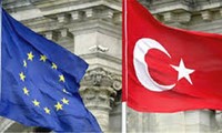 Turquía prepara debatir nuevos capítulos para integración a Unión Europea