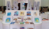 Vietnam celebra exposición sobre Asean pacífica y estable