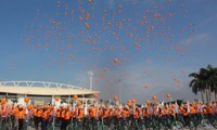 Mil personas pedalean por las víctimas del agente naranja 