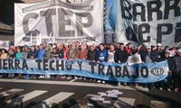 Miles de argentinos marchan bajo el lema “Paz, Pan y Trabajo”