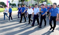 Caminata en Ciudad Ho Chi Minh por estudiantes pobres 