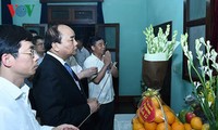 Primer ministro de Vietnam rinde tributo al Gran Líder revolucionario del país