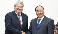 Primer ministro de Vietnam recibe a presidente del partido comunista checo 