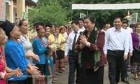 Vicepresidenta del Parlamento de Vietnam trabaja con autoridades del distrito de Con Cuong