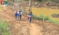 Programa de bicicletas prestadas pone alas a sueños de alumnos pobres en Lao Cai