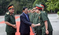 Primer ministro camboyano se reúne con ex soldados voluntarios vietnamitas 