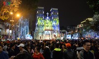 Ambiente navideño en grandes ciudades de Vietnam