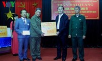 Presidente de Vietnam visita a soldados heridos en Ninh Binh