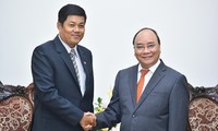 Premier vietnamita recibe a embajadores de Myanmar y Catar