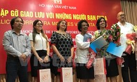 Encuentro entre escritores vietnamitas y cubanos