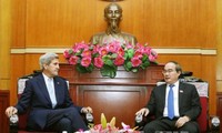 John Kerry se reúne con dirigente de Ciudad Ho Chi Minh