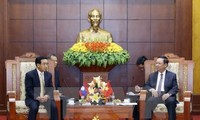 Vicepresidente laosiano visita provincia norvietnamita de Hoa Binh