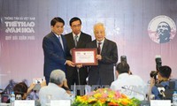 Entregan el premio “Bui Xuan Phai-Por el amor a Hanoi”