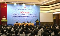 Premier vietnamita se reúne con administradores del Ministerio de Planificación e Inversión