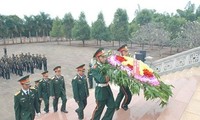 Delegación del Ejército Real de Camboya rinde homenaje a los mártires voluntarios vietnamitas