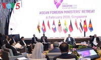 Vietnam respalda una Asean autosuficiente y creadora 