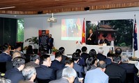 Primer ministro vietnamita conversa con estudiantes y residentes nacionales en Nueva Zelanda 