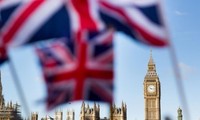 Economía británica crece débilmente