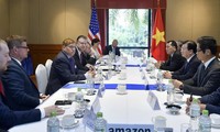 Dirigente vietnamita se reúne con representantes de grandes empresas estadounidenses