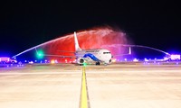 El aeropuerto de Van Don acoge el primer vuelo internacional