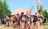 Melodías de tambores y gongs en la comunidad de los Co Tu