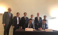 Vietnam y Reino Unido por avanzar cooperación en inversión y comercio