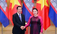 Líder del Parlamento vietnamita se reúne con el primer ministro camboyano