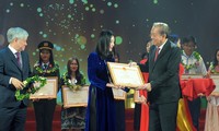 Reconocen a jóvenes y estudiantes étnicos sobresalientes de Vietnam