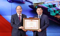 Conmemoran el 90 aniversario del Día de obreros del puerto marítimo de Hai Phong