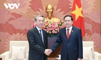 Líder del Parlamento subraya la prioridad de Vietnam de fomentar nexos con China