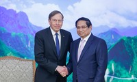 Primer Ministro vietnamita recibe a líder del Fondo de Inversión Kohlberg Kravis Roberts