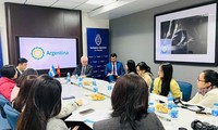 Embajador argentino expresa optimismo sobre futuro de las relaciones con Vietnam 