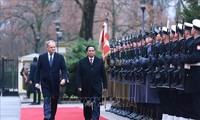 Efectúan ceremonia de bienvenida al primer ministro de Vietnam en Polonia