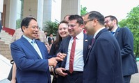 Primer Ministro vietnamita dialoga con empresarios británicos