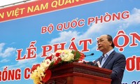 Nguyên Xuân Phuc participe à la fête de plantation d’arbres à Ba Vi