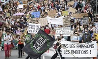 Climat : des milliers de personnes marchent pour le climat dans toute la France avant l’examen de la loi au Sénat