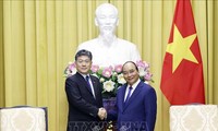 Furukawa Yoshihisa reçu par Nguyên Xuân Phuc