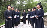 La danse au bol des Tày de Bac Kan 