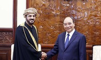 Nguyên Xuân Phuc reçoit les ambassadeurs d’Oman et de la République tchèque