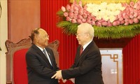 Nguyên Phu Trong rencontre Heng Samrin