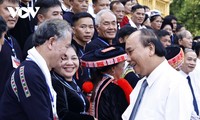 Nguyên Xuân Phuc rencontre des délégués des minorités ethniques de Cao Bang