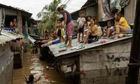 Les Philippines sous les eaux après le passage du super-typhon Noru