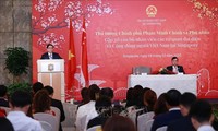 Pham Minh Chinh rencontre la communauté vietnamienne de Singapour