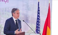 Antony Blinken donne une conférence de presse à Hanoi 