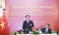 Vuong Dinh Huê rencontre des Vietnamiens résidant à Cuba