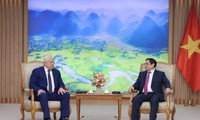 Le ministre palestinien de l'Intérieur reçu par Pham Minh Chinh