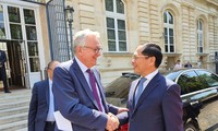 Bui Thanh Son rencontre Gérard Larcher